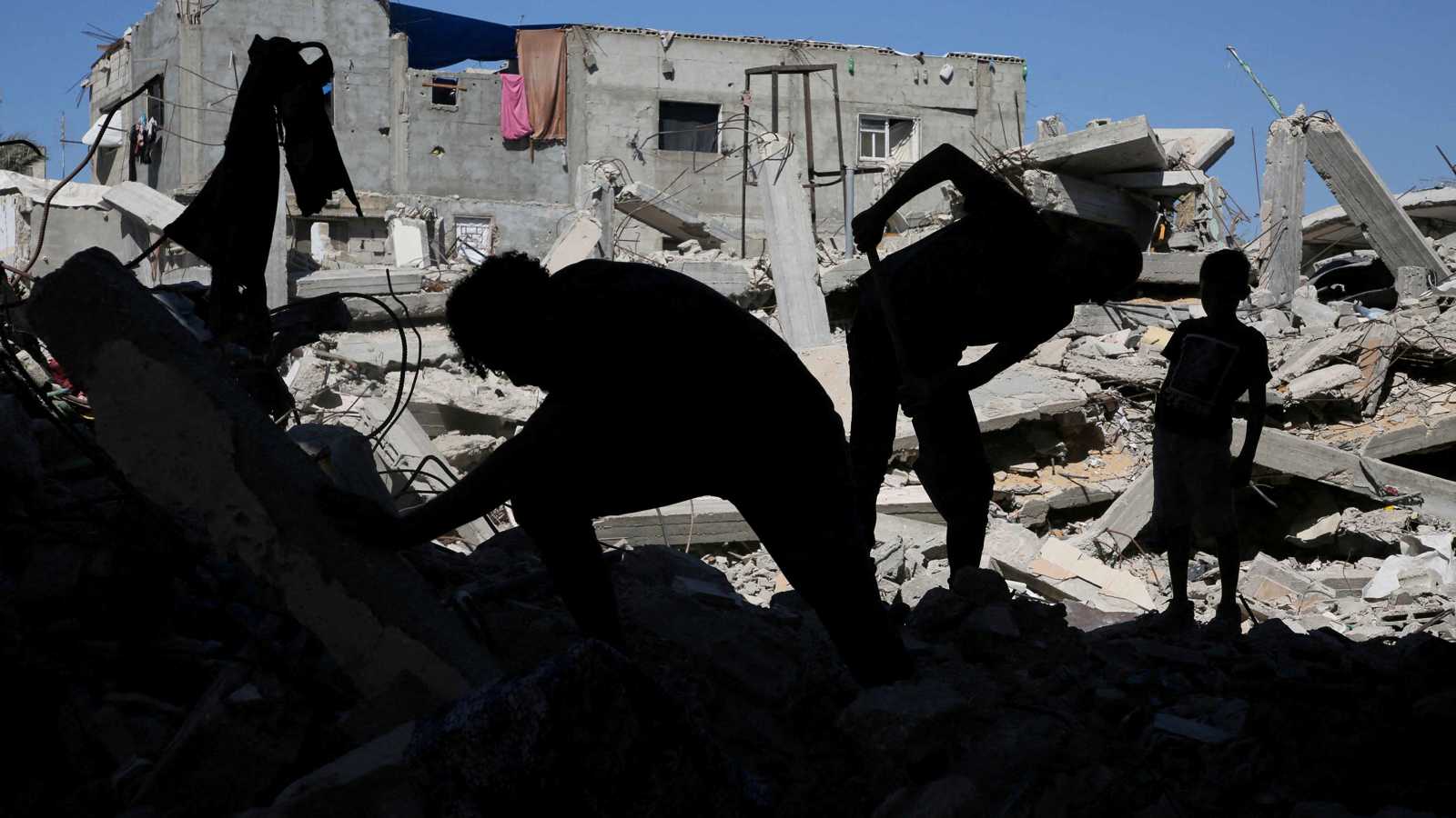 معالم القطاع تغيرت.. قيادي في حماس يؤكد تعقيدات قضية جثث الرهائن