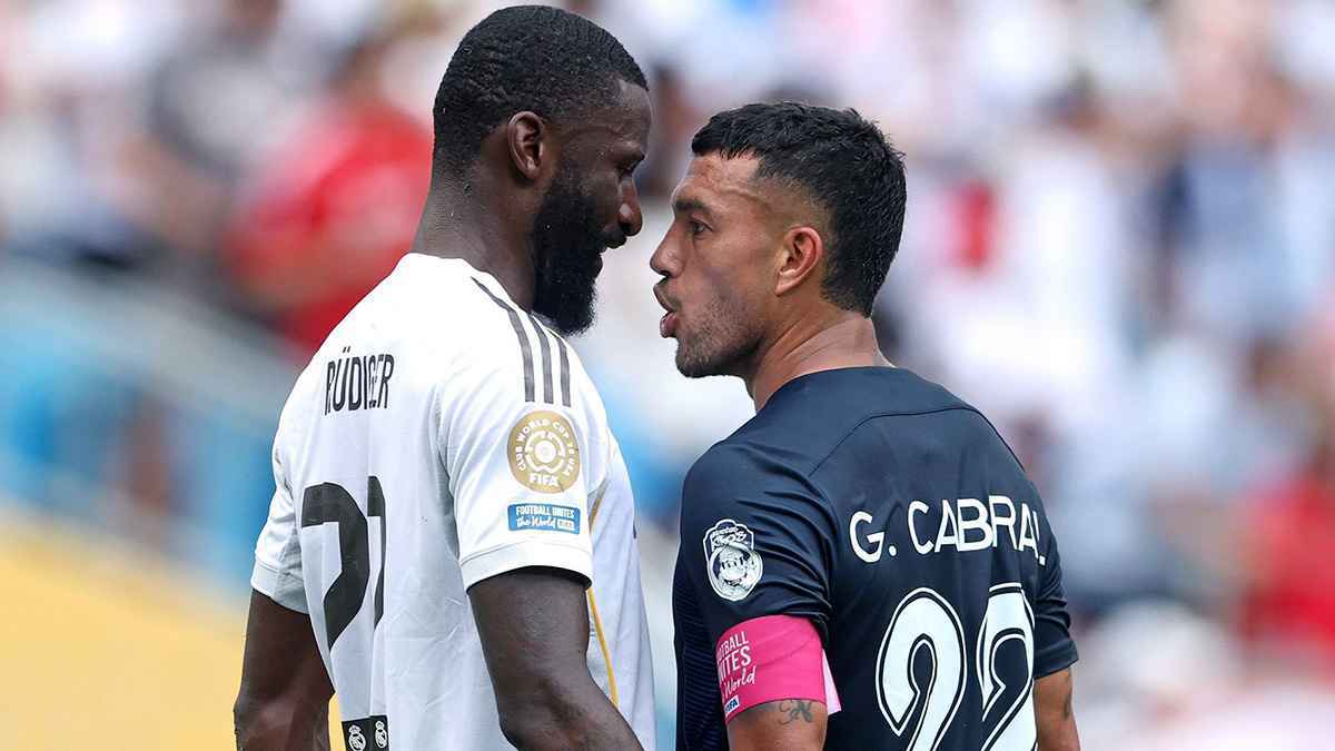 "فيفا" يبدأ إجراءات تأديبية ضد لاعب باتشوكا إثر حادثة روديغر