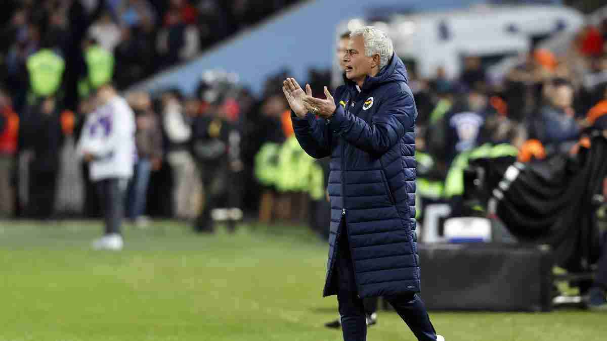 "سيغلقون فمي".. تصريحات نارية من مورينيو ضد التحكيم بالدوري التركي