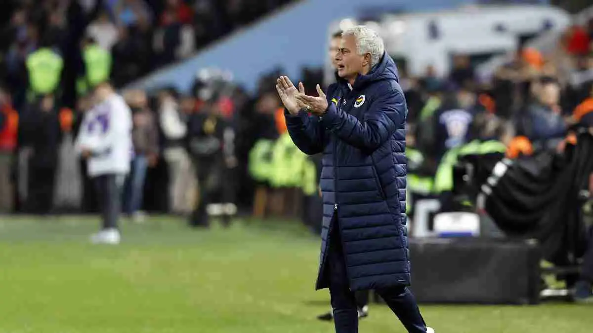 "سيغلقون فمي".. تصريحات نارية من مورينيو ضد التحكيم بالدوري التركي