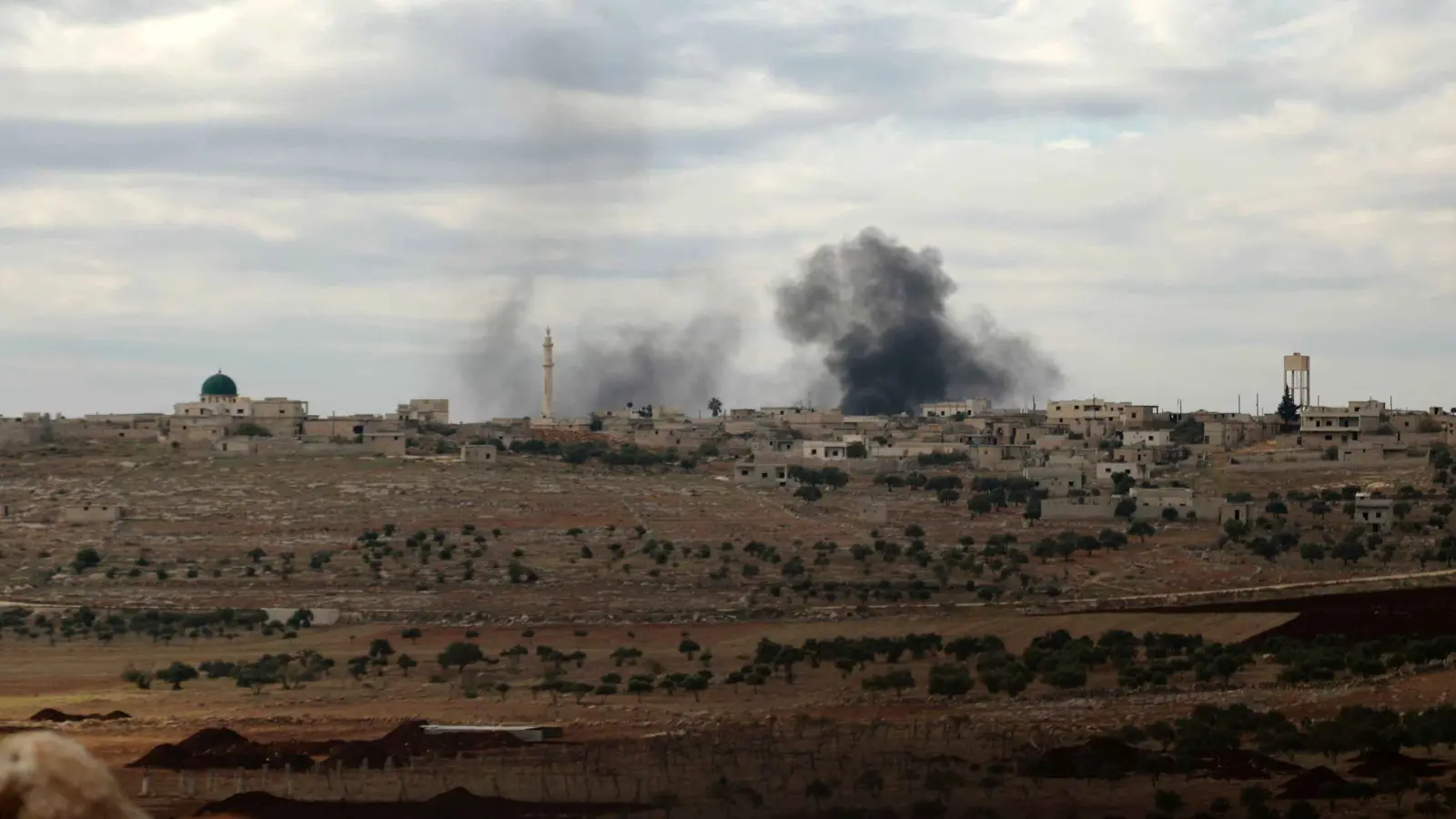 خاص- الجيش السوري يعزز قواته لشن "هجوم مضاد" بريفي حلب وإدلب