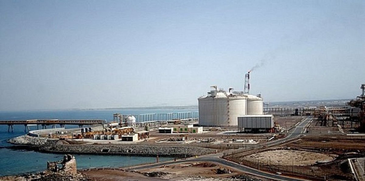 مصفاة عدن تستأنف التكرير بعد توقف دام أكثر من عامين