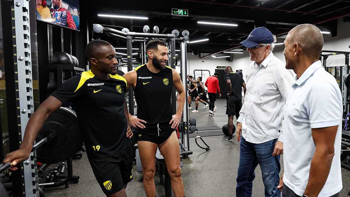 ما دور كريم بنزيما في اختيار مدرب الاتحاد السعودي الجديد؟