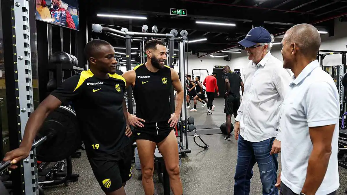 ما دور كريم بنزيما في اختيار مدرب الاتحاد السعودي الجديد؟