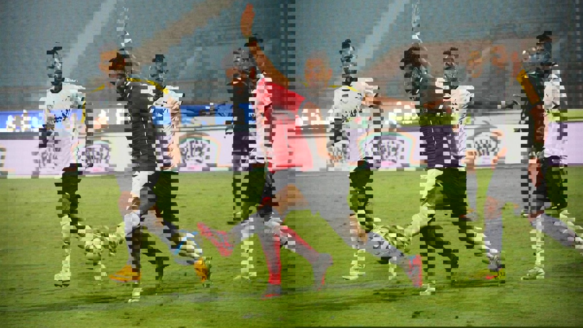 النادي الأهلي المصري يقيد صالح جمعة محليًّا وأفريقيًّا ويطالب كارينيو بحسم موقفه