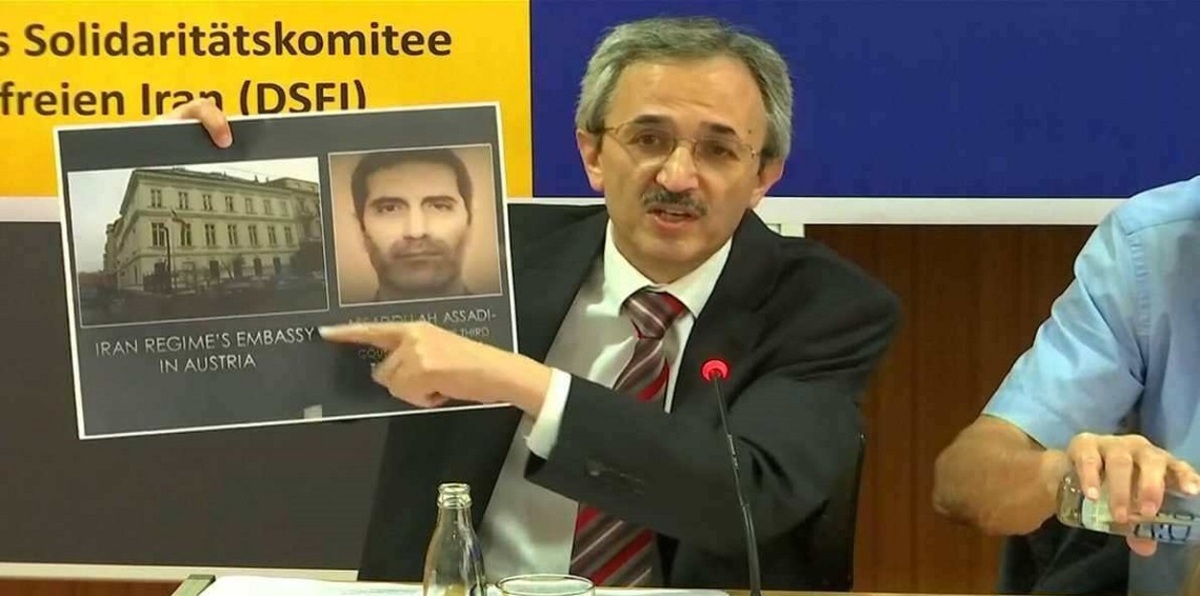 بعد تسليمه من برلين لبروكسل.. دبلوماسي إيراني يمثل أمام قاضي التحقيق البلجيكي