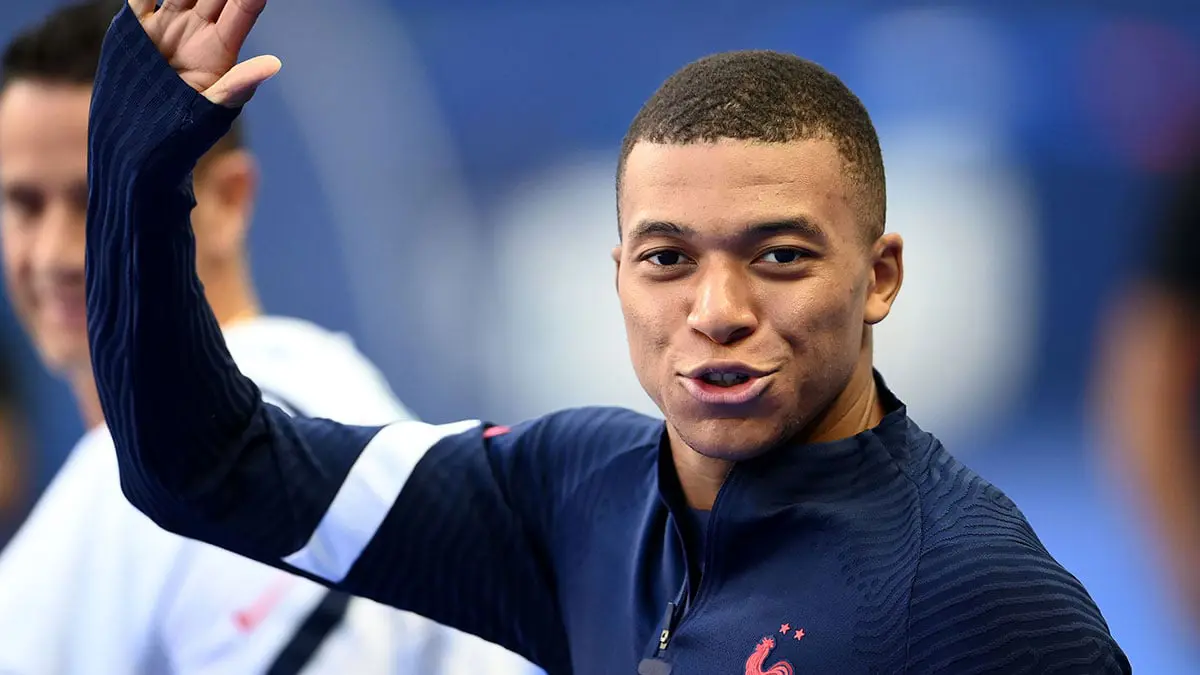 صحيفة: مبابي سيكلف الأندية الراغبة في ضمه 400 مليون جنيه إسترليني