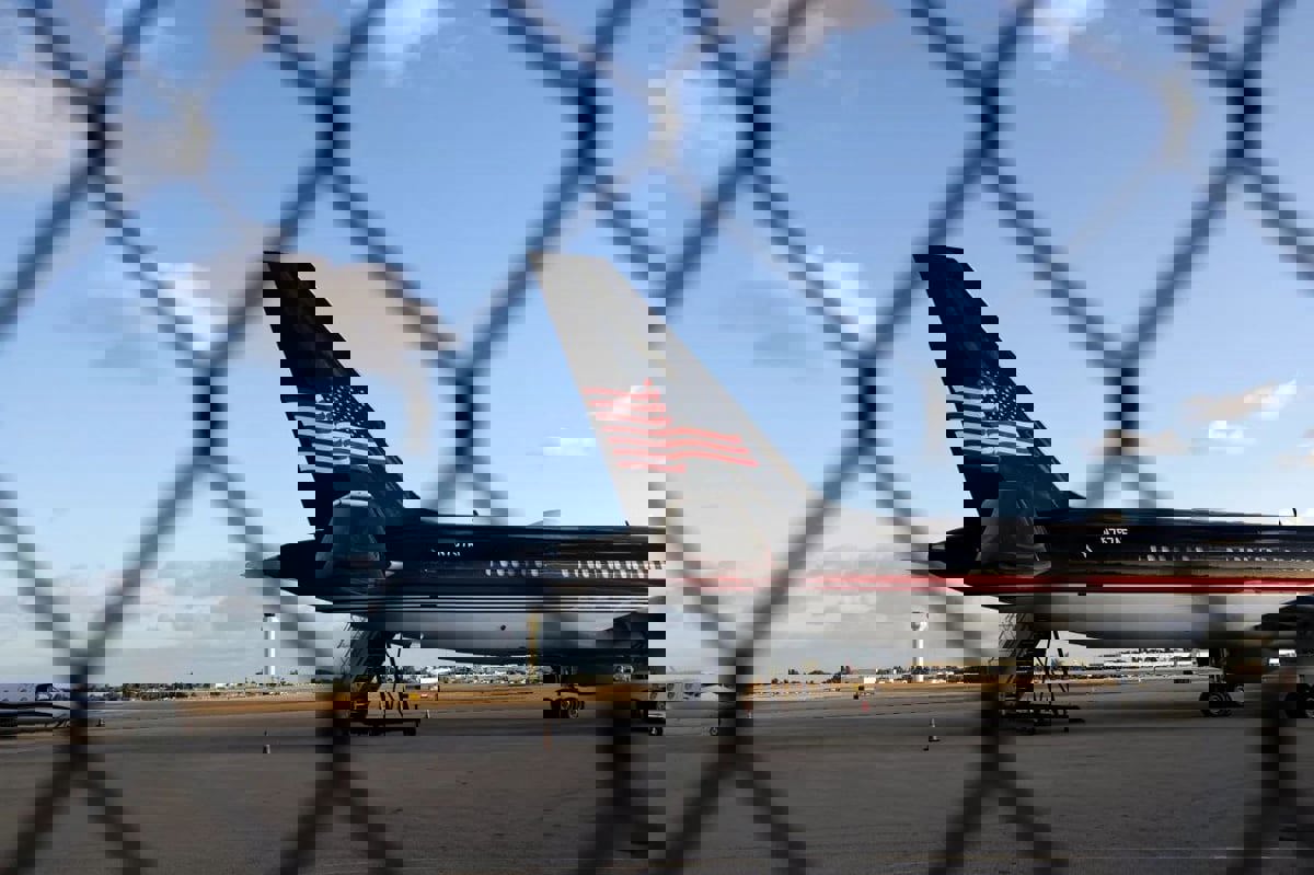 طائرة ترامب تتعرض لحادث تصادم في مطار بفلوريدا