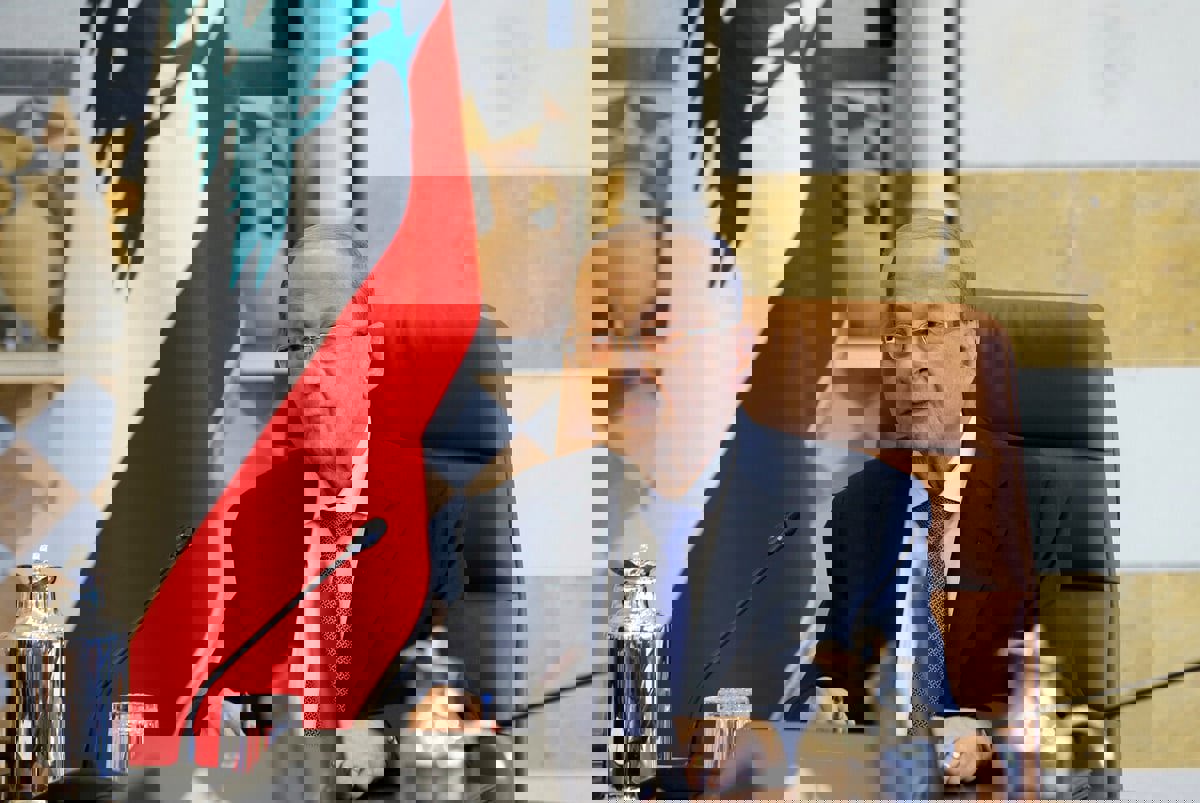 عون المنتهية ولايته يوقع مرسوم استقالة الحكومة اللبنانية

