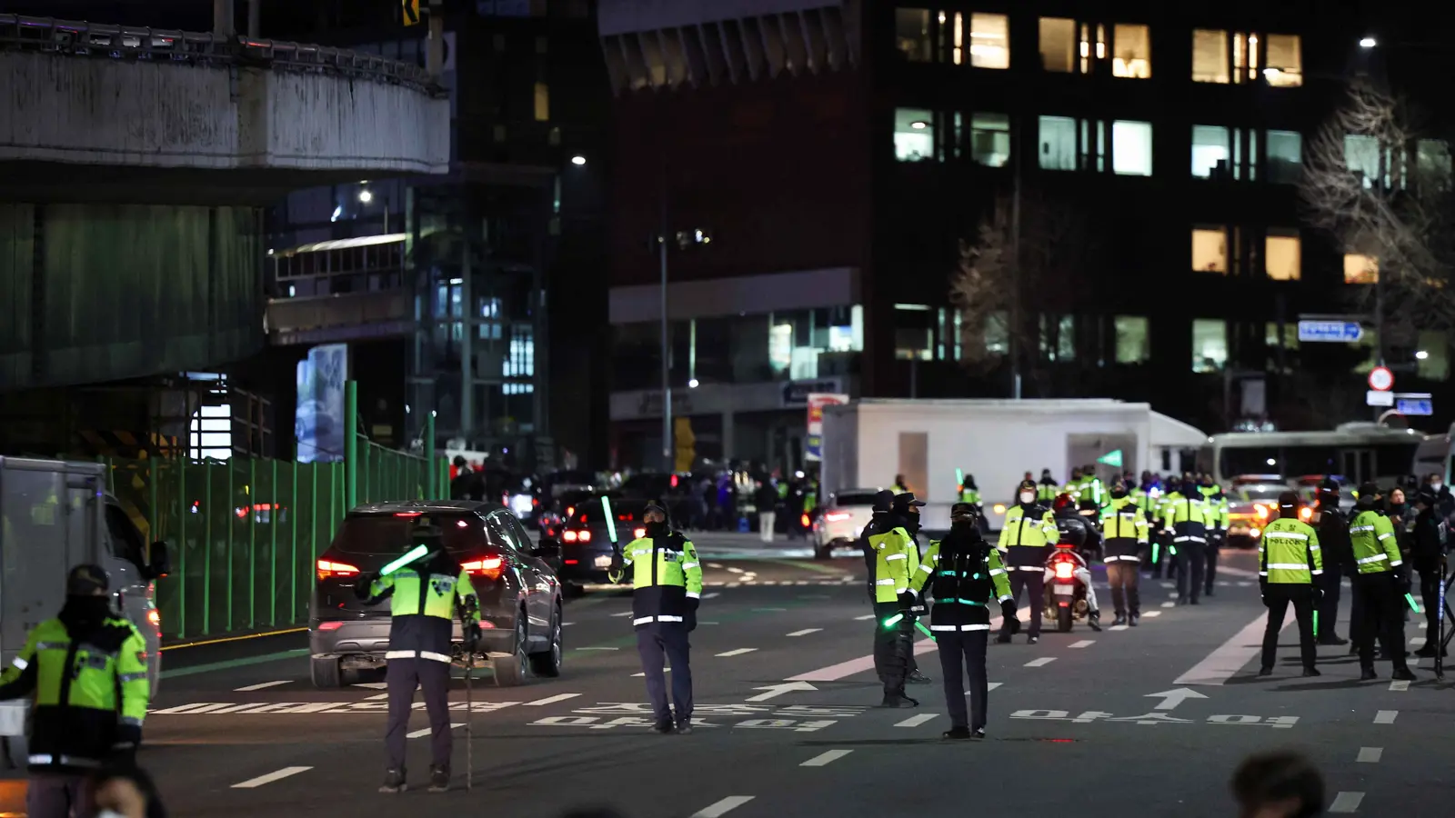 بعد مواجهة مع حراسه.. محققو كوريا الجنوبية يعلقون محاولة توقيف الرئيس