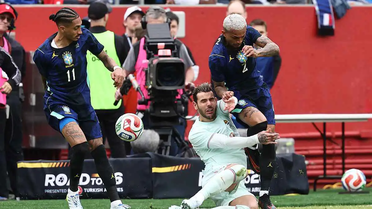 بسبب منتخب البرازيل.. برشلونة يتلقى ضربة موجعة