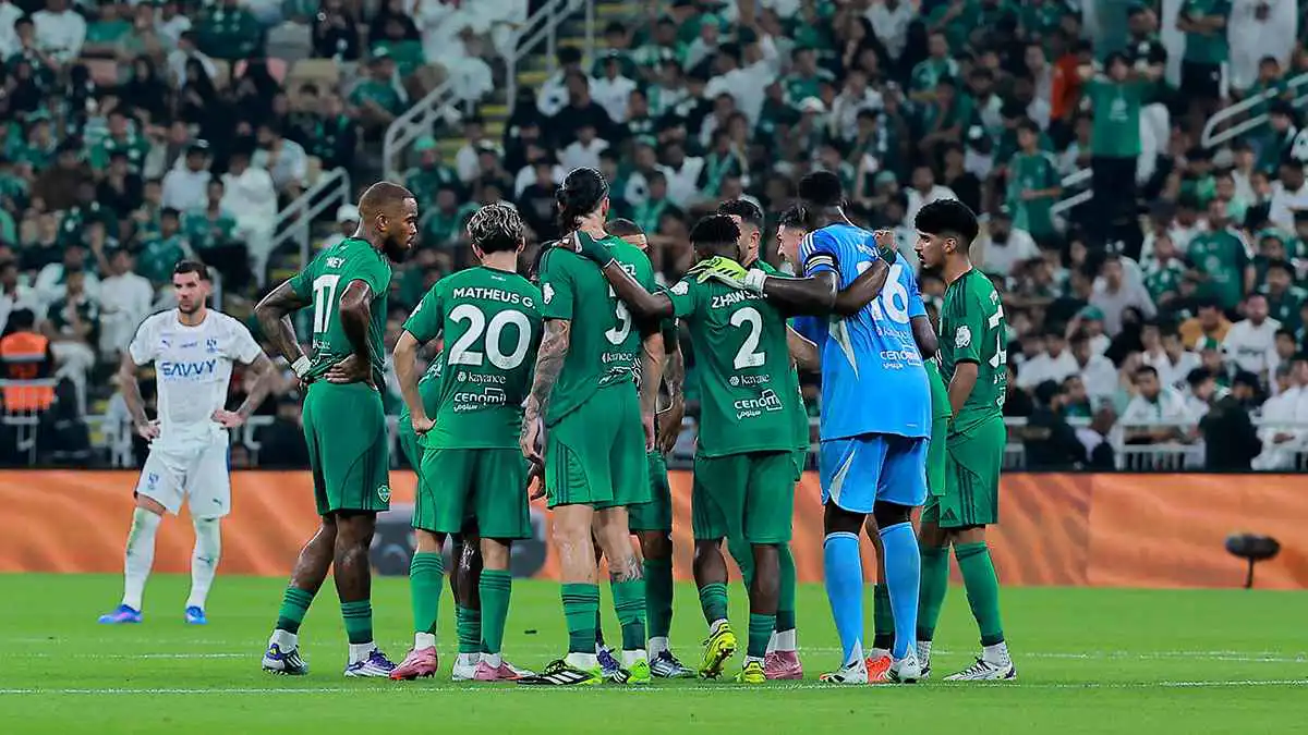 أبطال الكلاسيكو السعودي.. 3 نجوم أذهلوا الجماهير في مباراة الأهلي والهلال