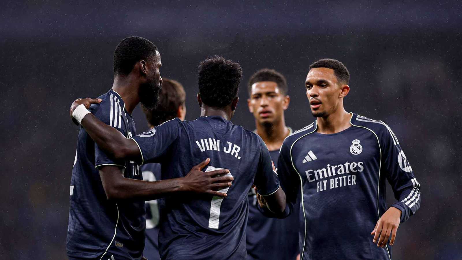 نجم ريال مدريد يشعل أجواء الكلاسيكو برسالة قوية لبرشلونة 