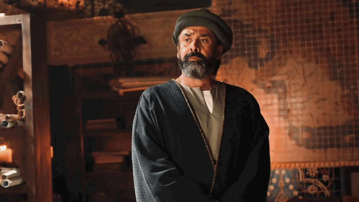 كريم عبد العزيز يدافع عن استخدام العامية في "الحشاشين"