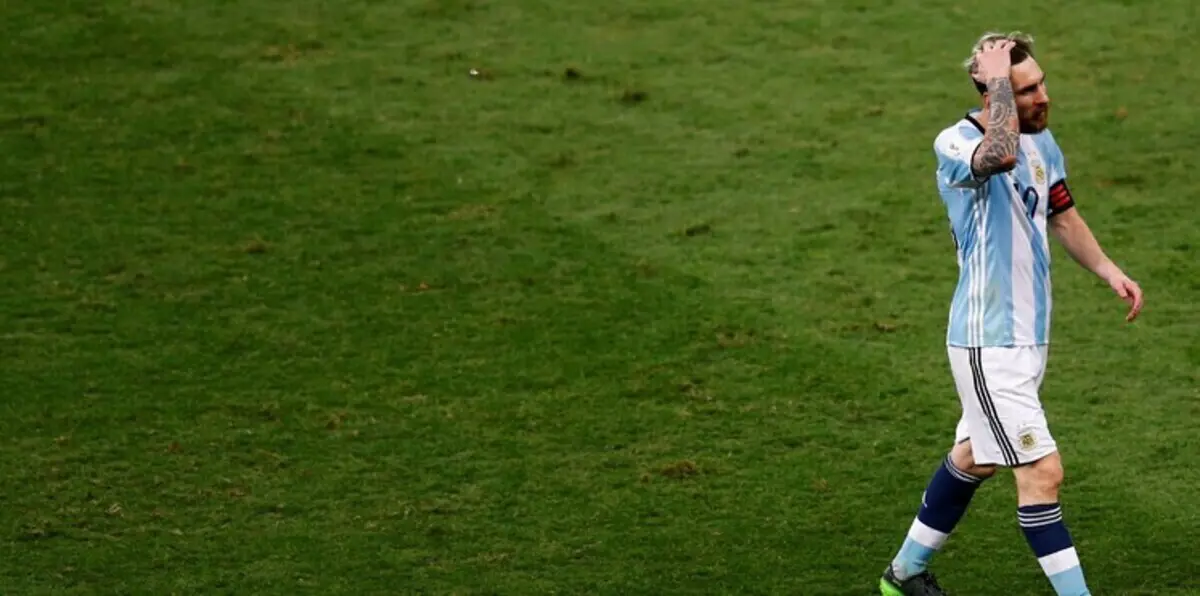 رد فعل ميسي بعد الخسارة المُذلّة أمام البرازيل (فيديو)