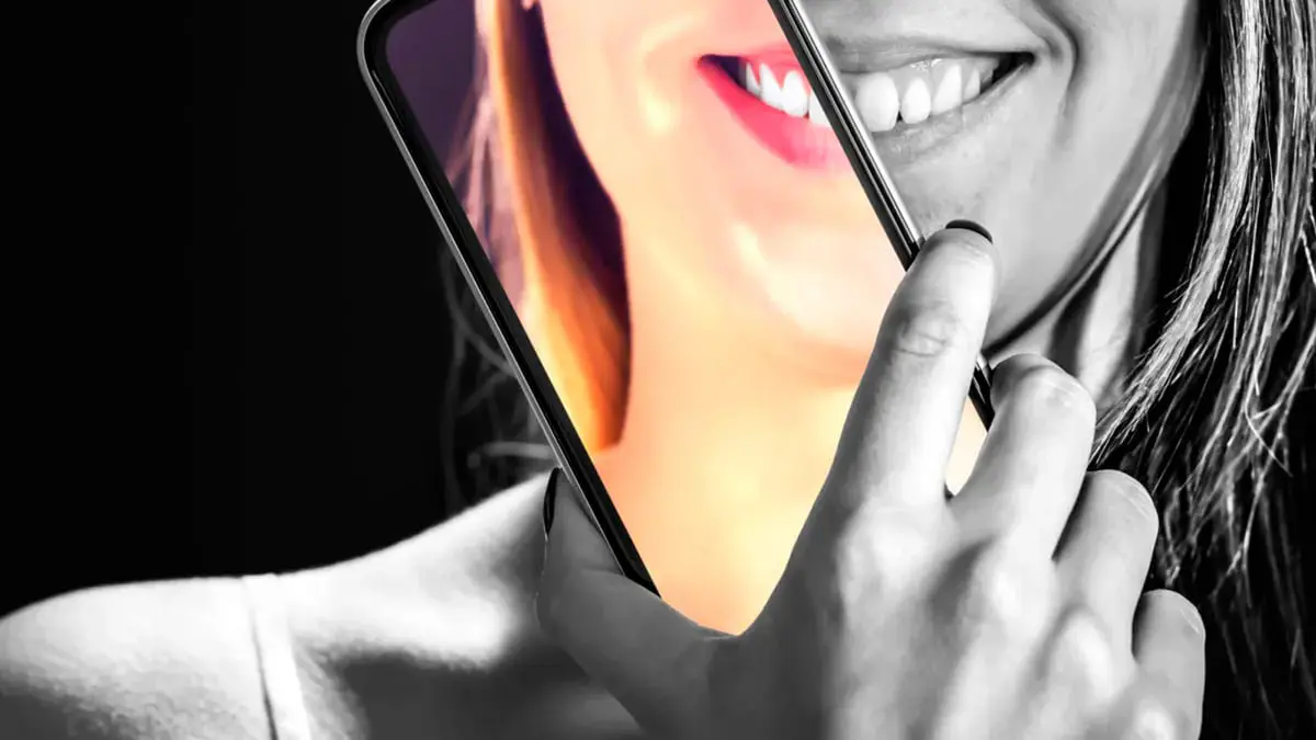 هل تؤثر وسائل التواصل الاجتماعي على الرغبة في إجراءات عمليات تجميلية؟