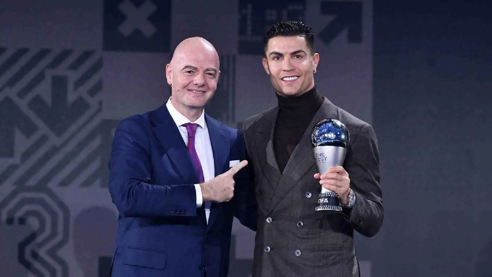 رئيس الفيفا يفجر غضب كريستيانو رونالدو