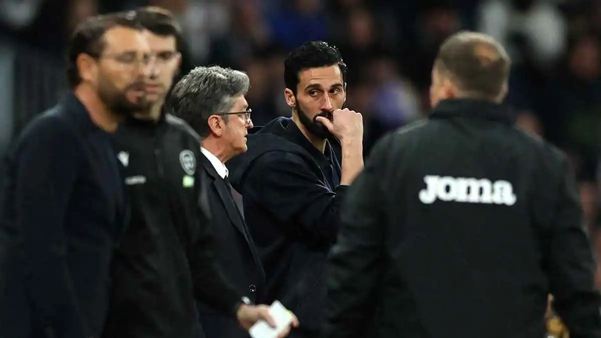 بدأ يخسر "غرفة ملابس" ريال مدريد.. 7 نجوم ينقلبون على أربيلوا