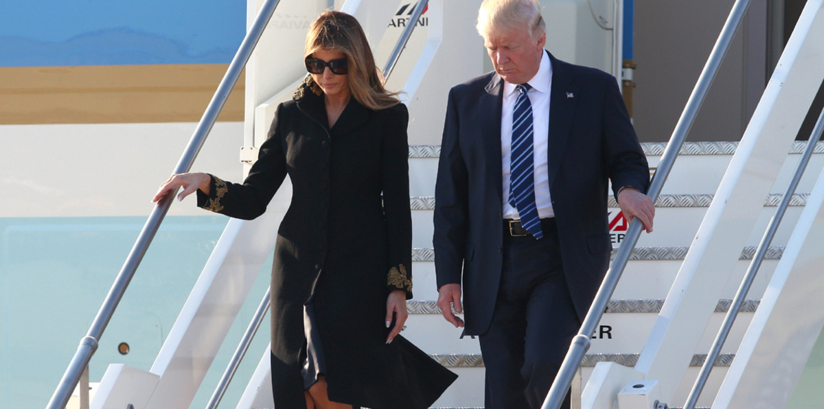 بالفيديو.. كيف تصرف ترامب بعد تعرضه لموقف محرج من ميلانيا للمرة الثانية؟