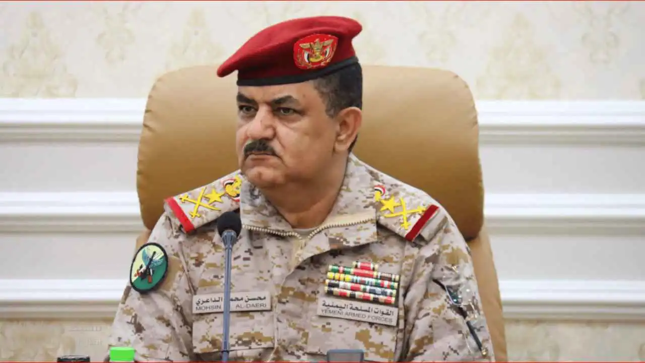 اجتماع عسكري في عدن يدعو لعدم الانحراف عن هدف مواجهة الحوثيين