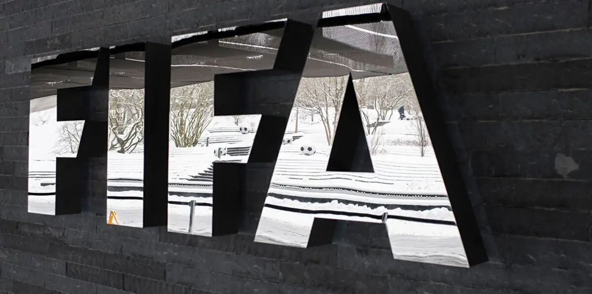 الفيفا يعاقب ثلاثة مسؤولين كرويين سابقين مدى الحياة.. تعرّف عليهم