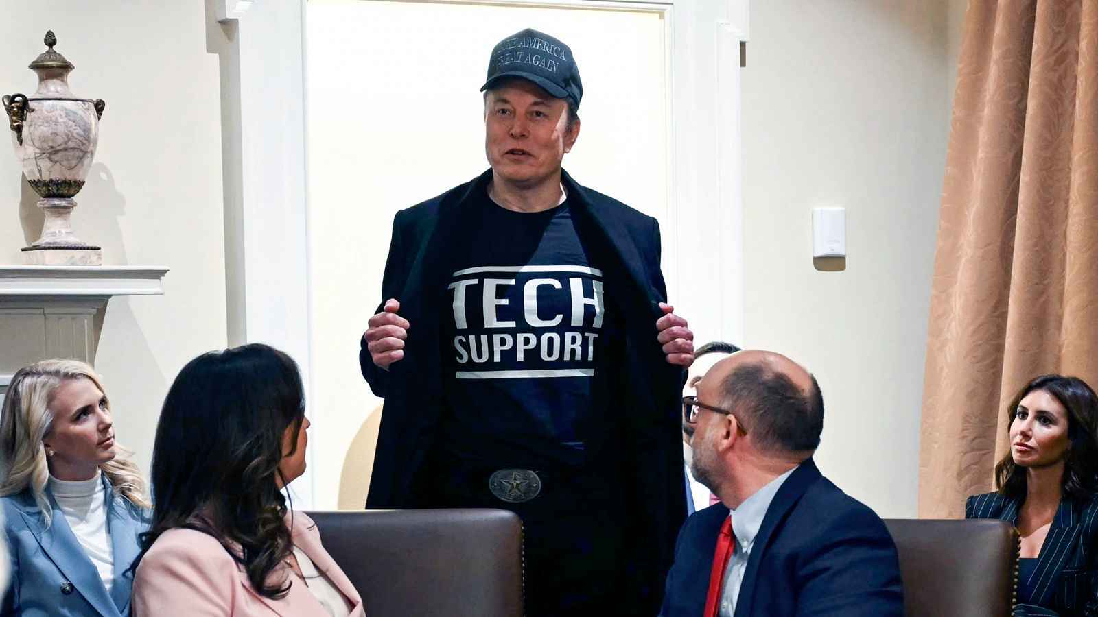 عاصفة إقالة الموظفين.. ما حقيقة تلقي ماسك تهديدات بالقتل؟