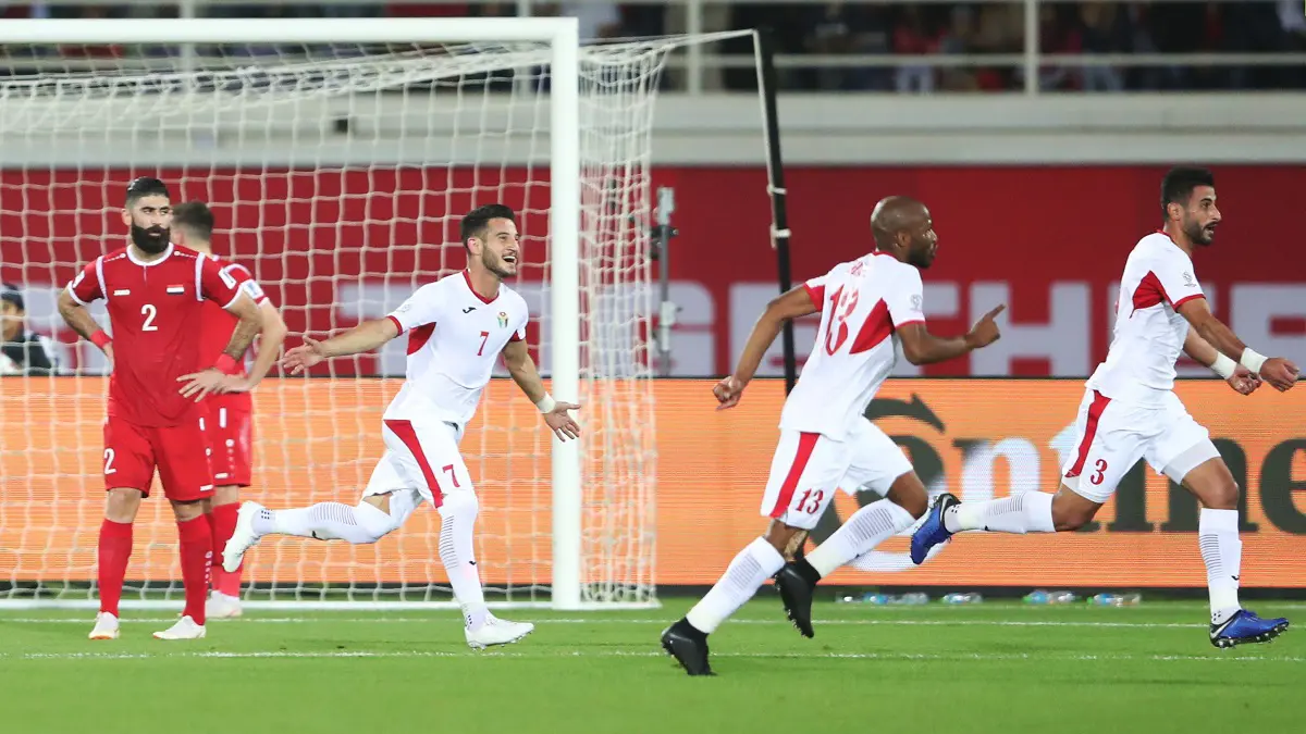 مباراة الأردن وسوريا.. اشتباك بين موسى التعمري وجهاد الباعور (فيديو)