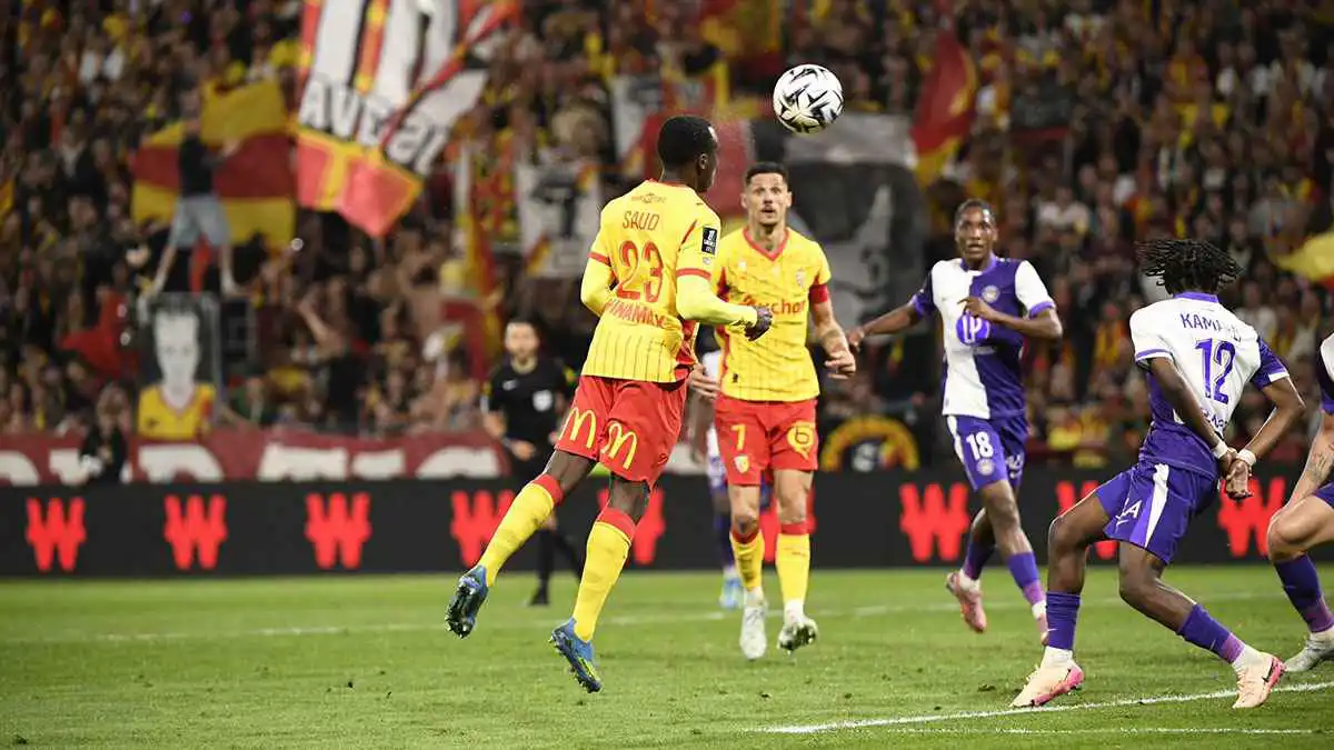 بعد التواصل معه.. خالد الشنيف يحسم الجدل حول عودة سعود عبدالحميد إلى الهلال