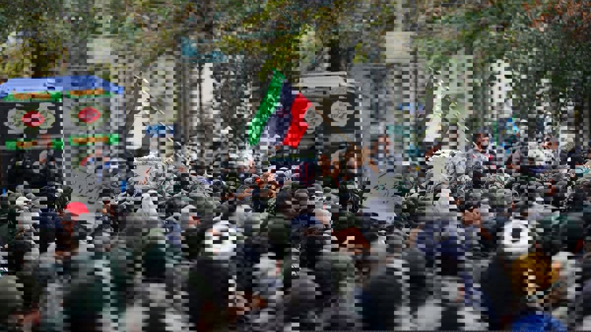 إيران.. قتيل جديد في الاحتجاجات وإحراق "حوزة" رجال دين