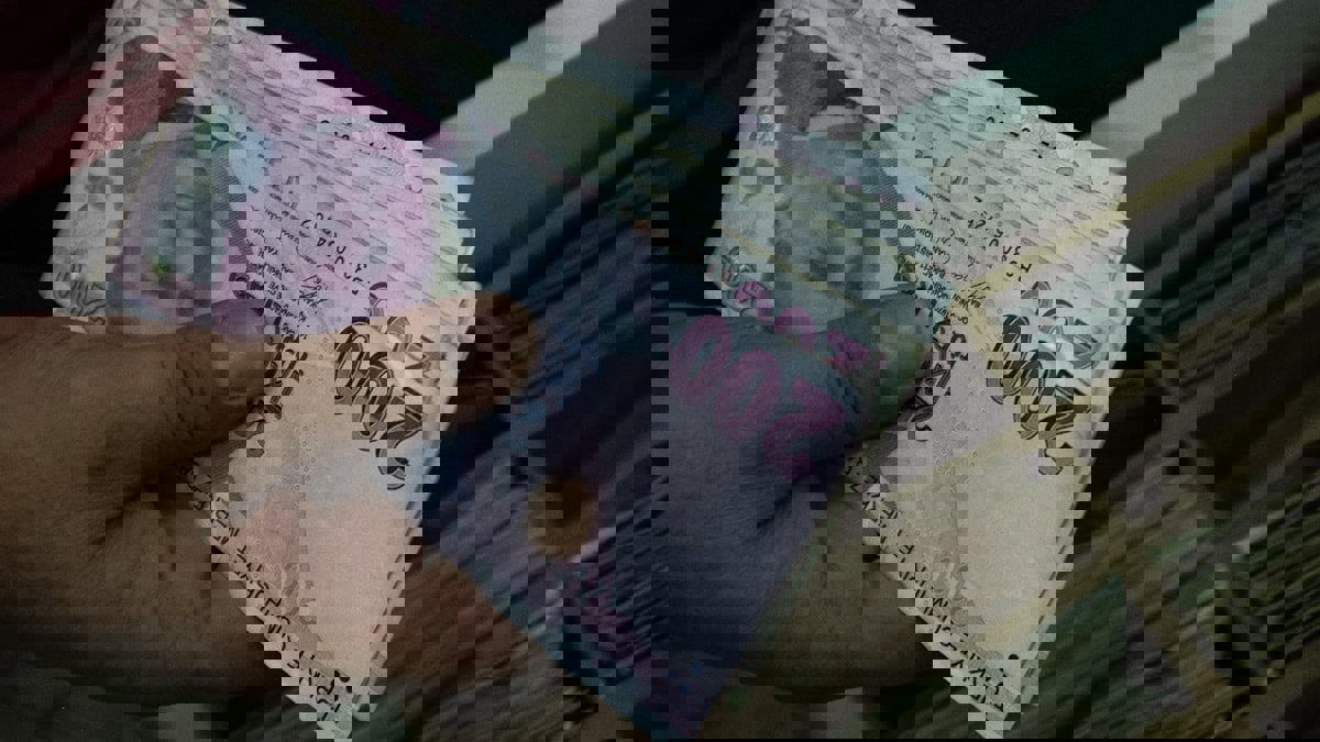 الليرة التركية تحوم قرب أدنى مستوى بعد أحدث خفض لأسعار الفائدة