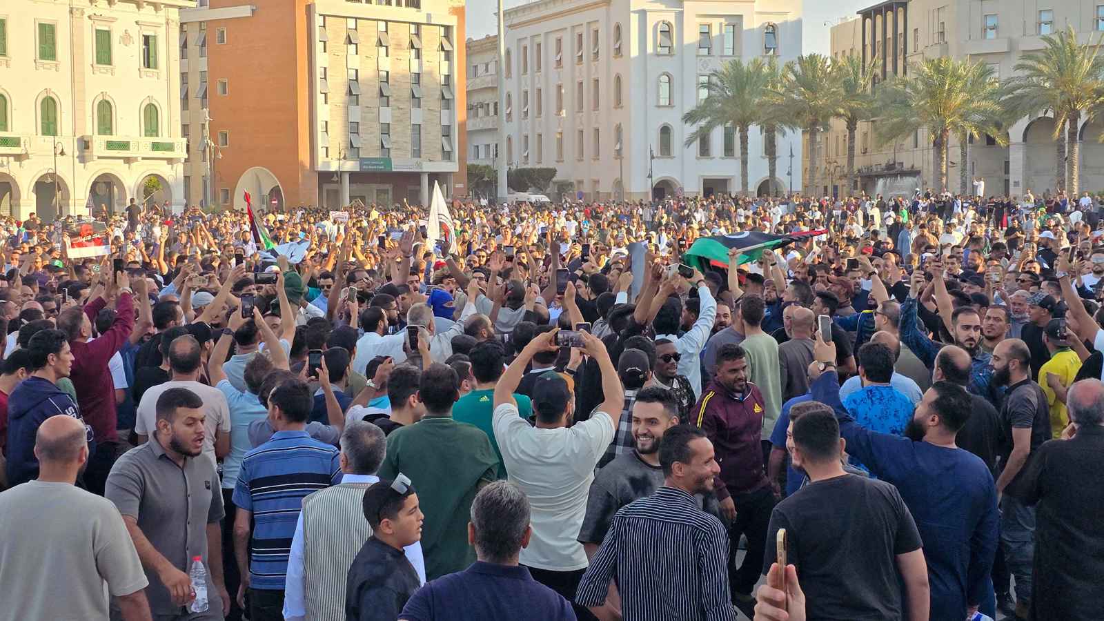 طرابلس الليبية تنتفض واستقالات "بالجملة" من حكومة الوحدة الوطنية (فيديو)