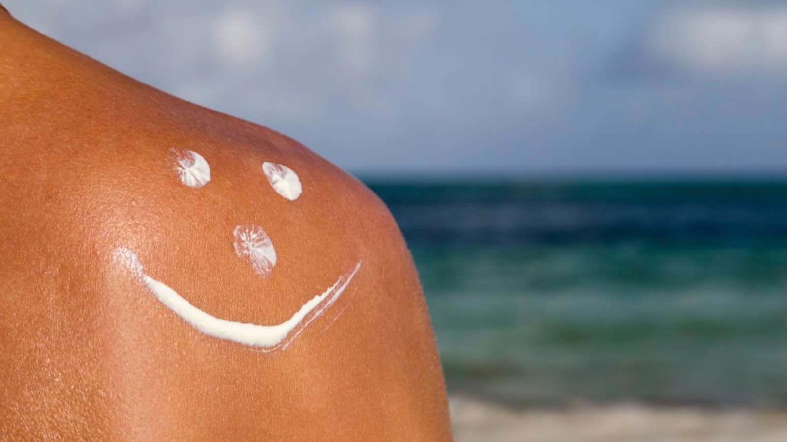 "تسمير البشرة".. ممارسة صيفية تنطوي على مخاطر