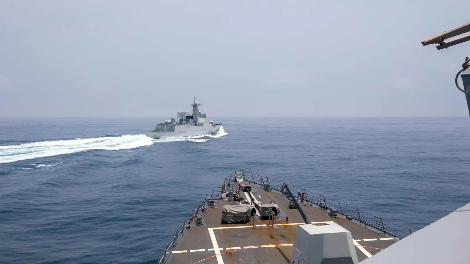 الصين ترد على عبور سفينتين حربيتين أسترالية وكندية مضيق تايوان