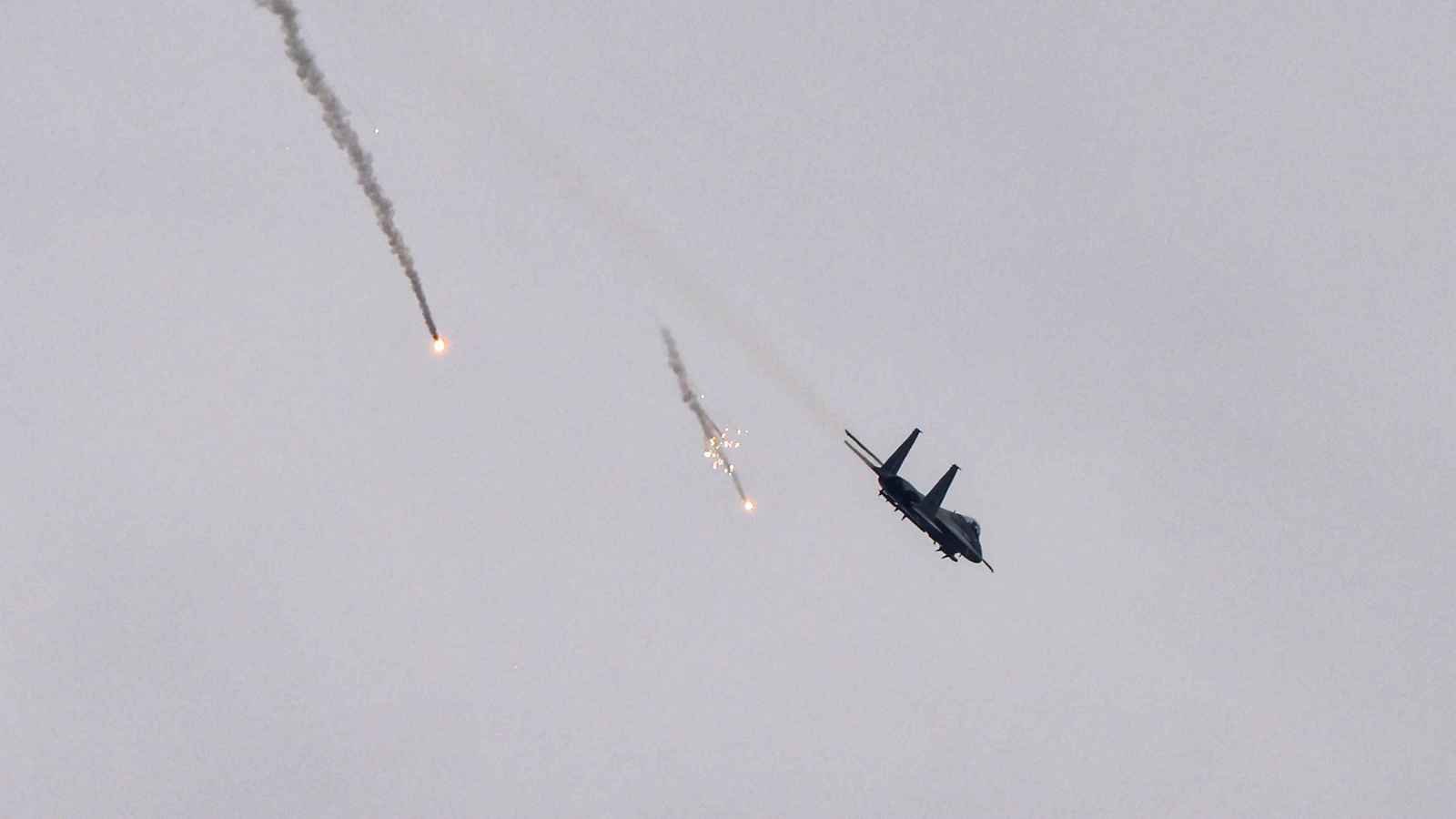 هل أسقط الطيارون الإسرائيليون الذخائر الزائدة عن حرب إيران على غزة؟