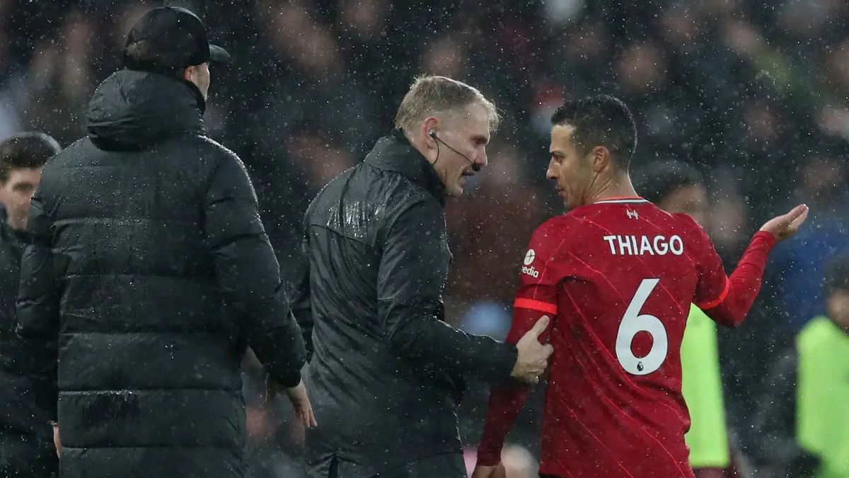 كلوب ينفي انتهاء موسم تياغو ألكانتارا للإصابة