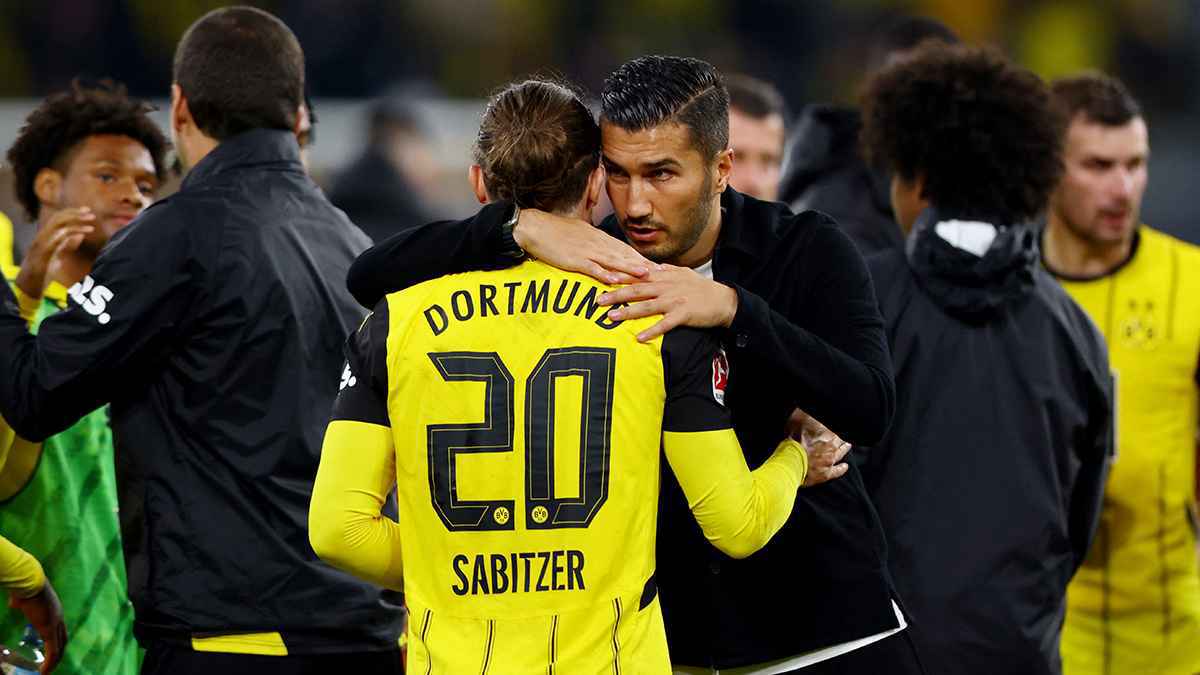 مدرب بروسيا دورتموند يحذر من إضراب اللاعبين