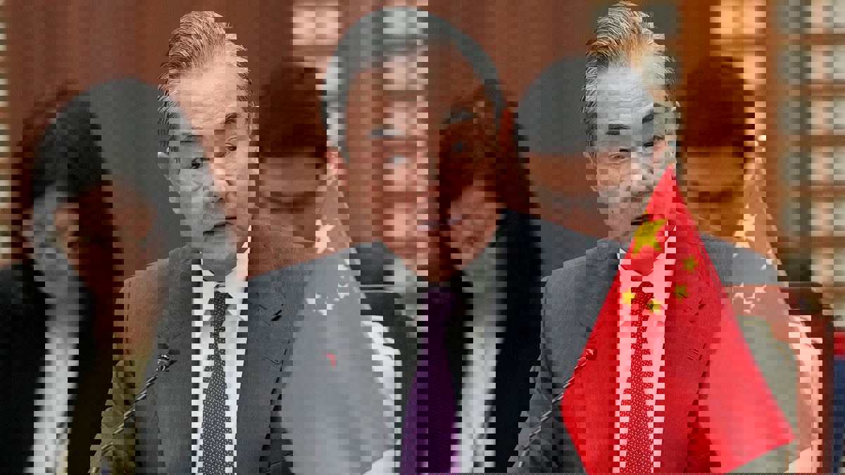 بزنس إنسايدر: الصين لن تتخلى عن دبلوماسية "الذئب المحارب"