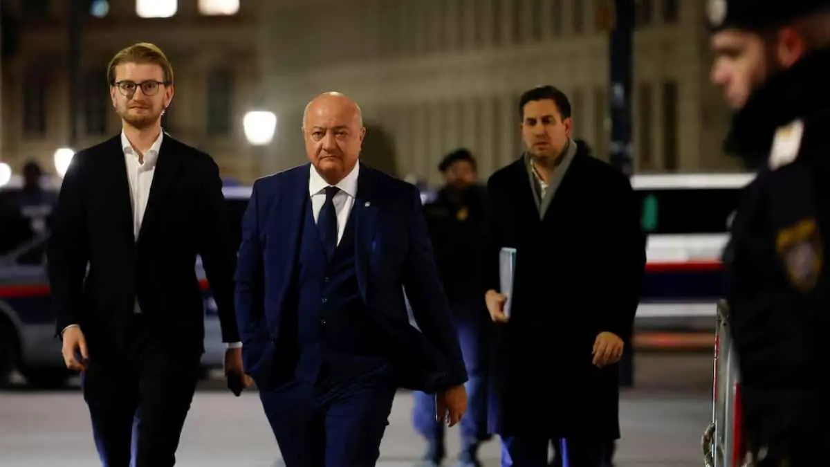 النمسا .. حزبا الشعب والاشتراكي يستأنفان محادثات تشكيل ائتلاف حاكم