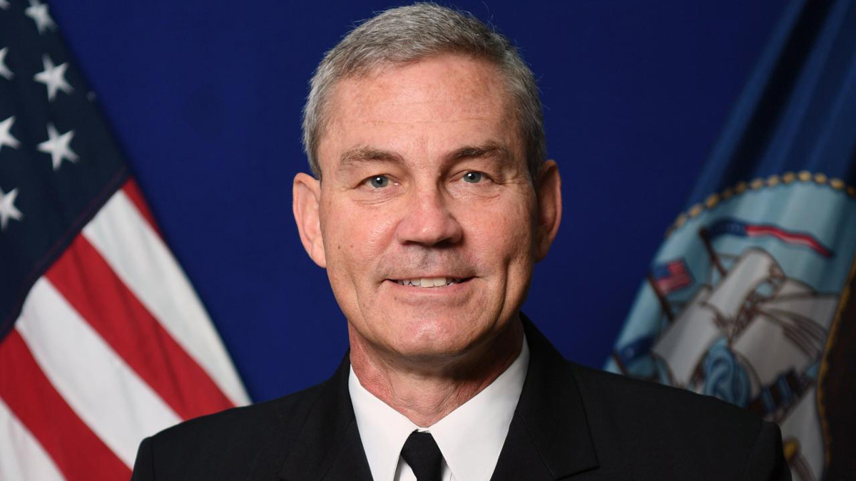 العثور على قائد الأسطول الأمريكي الخامس ميتًا بمقر إقامته في البحرين