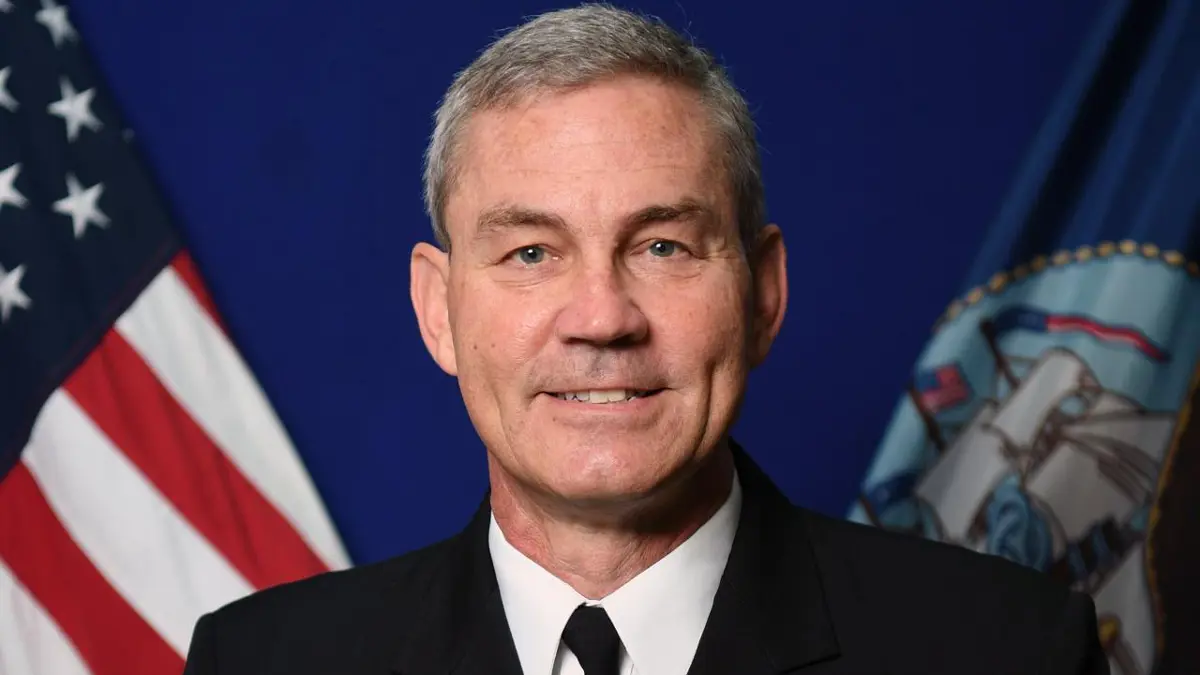 العثور على قائد الأسطول الأمريكي الخامس ميتًا بمقر إقامته في البحرين