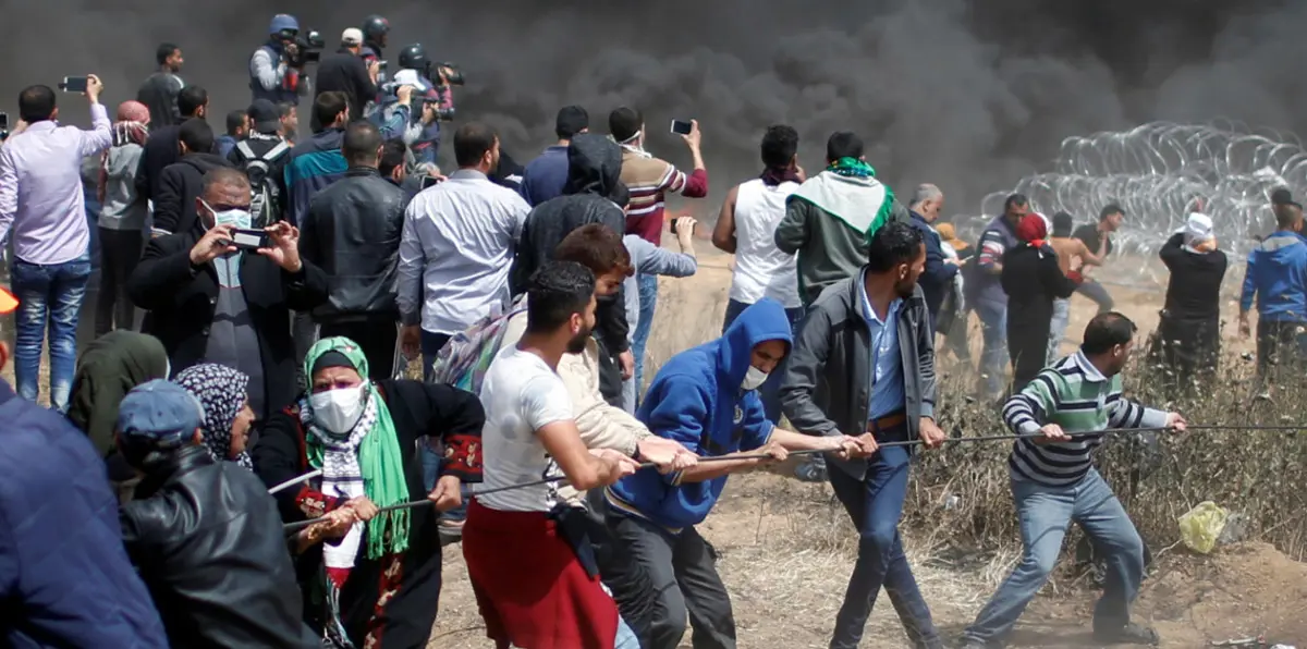 الجيش الإسرائيلي محذرًا المتظاهرين بغزة: حياتكم في خطر