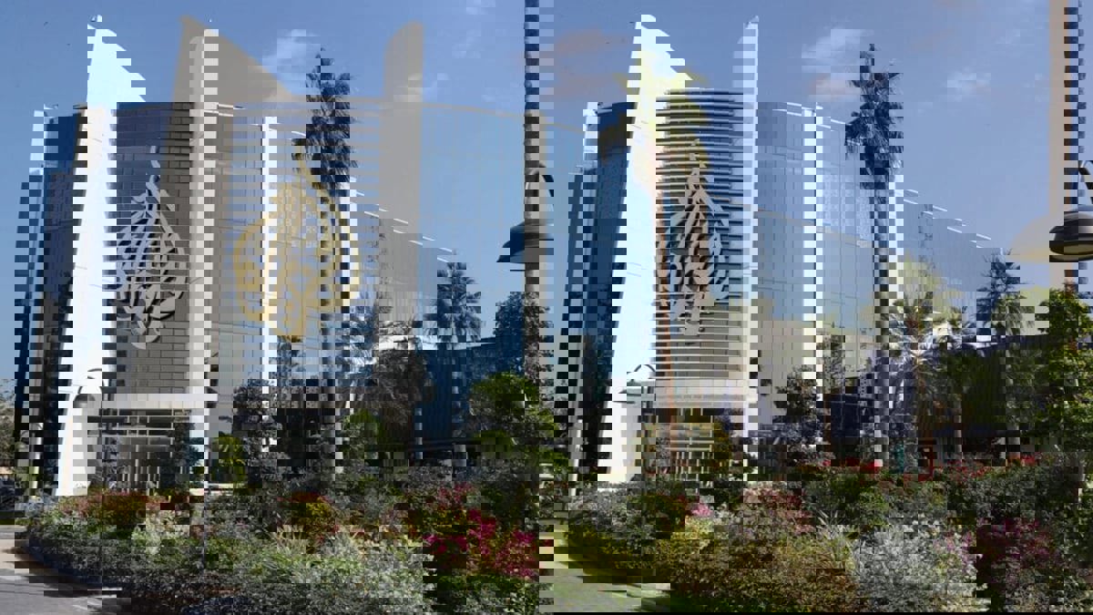 الشاعر القطري ابن الذيب: قناة الجزيرة "عاهرة متسترة" (فيديو)