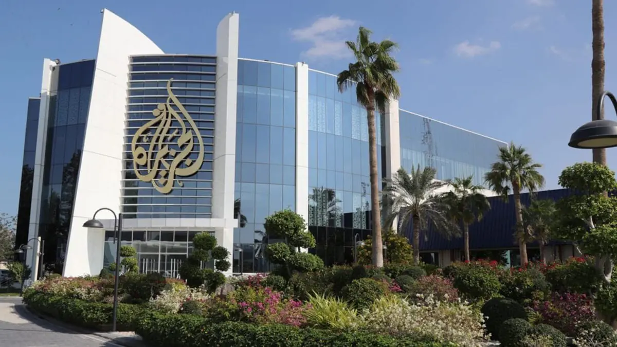 الشاعر القطري ابن الذيب: قناة الجزيرة "عاهرة متسترة" (فيديو)