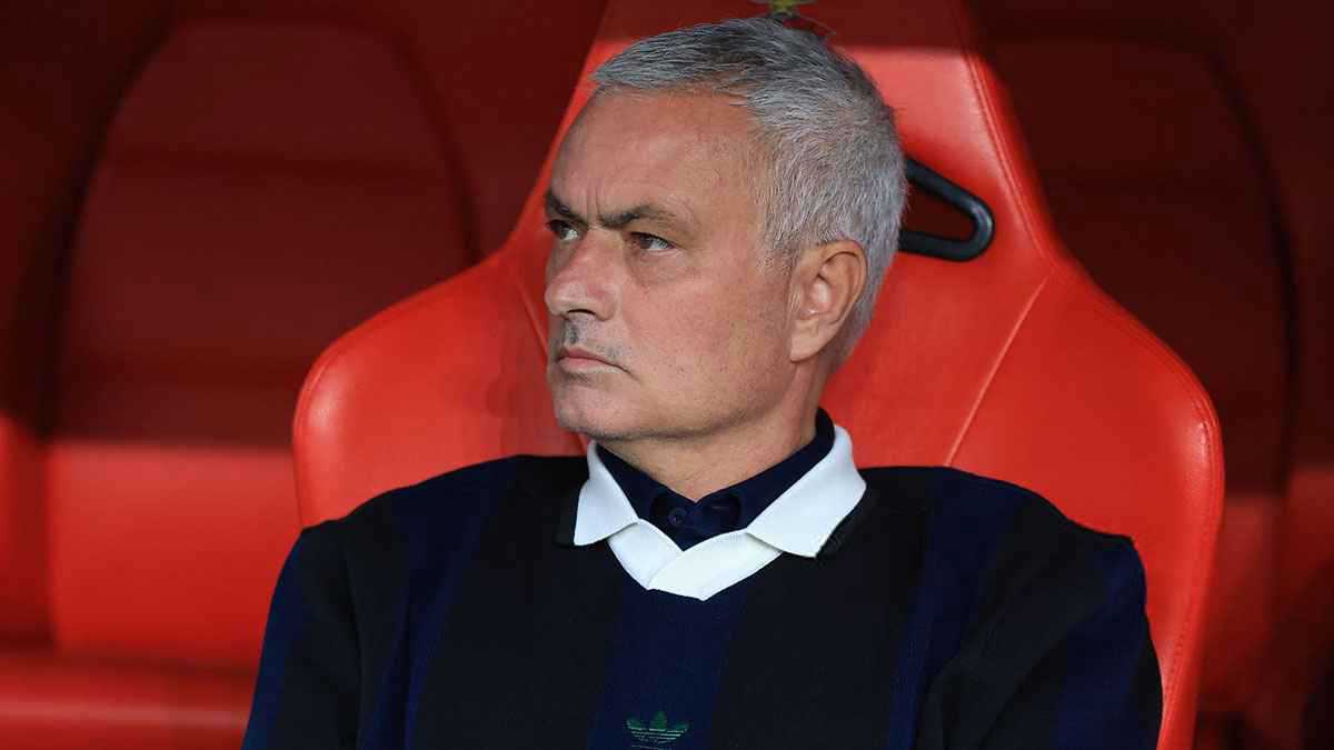 ناد مفاجئ يفاوض جوزيه مورينيو