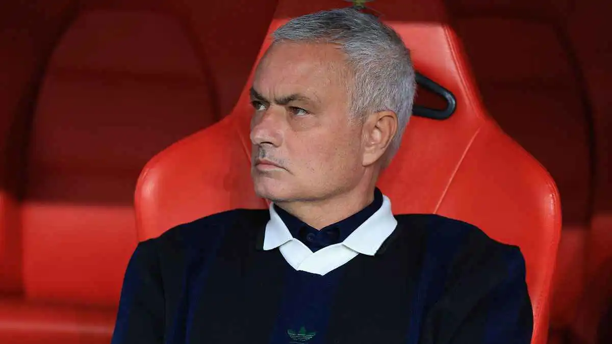 ناد مفاجئ يفاوض جوزيه مورينيو