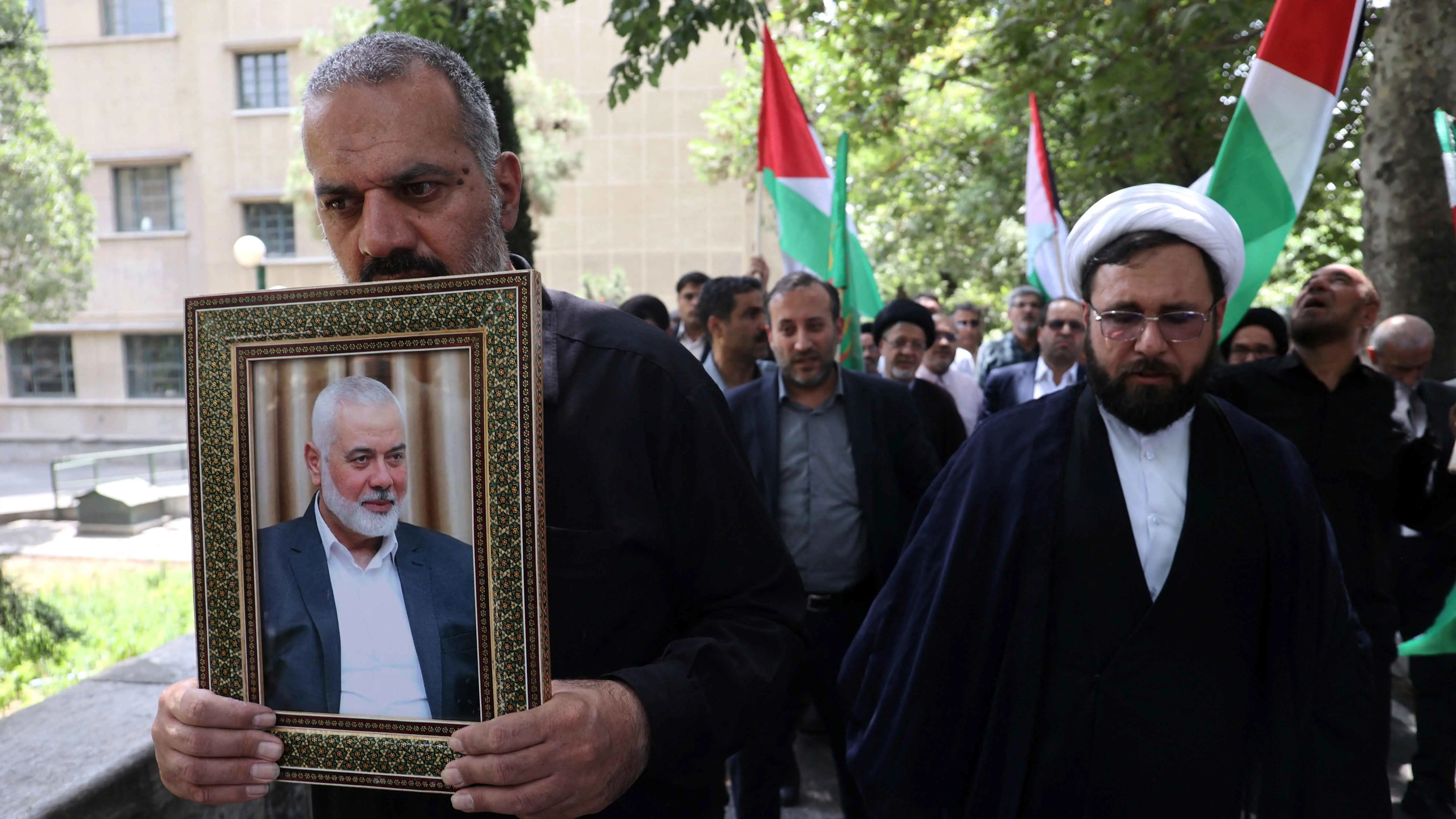 معاريف: اغتيال هنية "رسالة مدوية" إلى الجهات التابعة لإيران