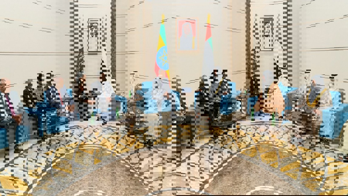 محمد بن زايد يبحث مع آبي أحمد تعزيز العلاقات الثنائية بين الإمارات وإثيوبيا