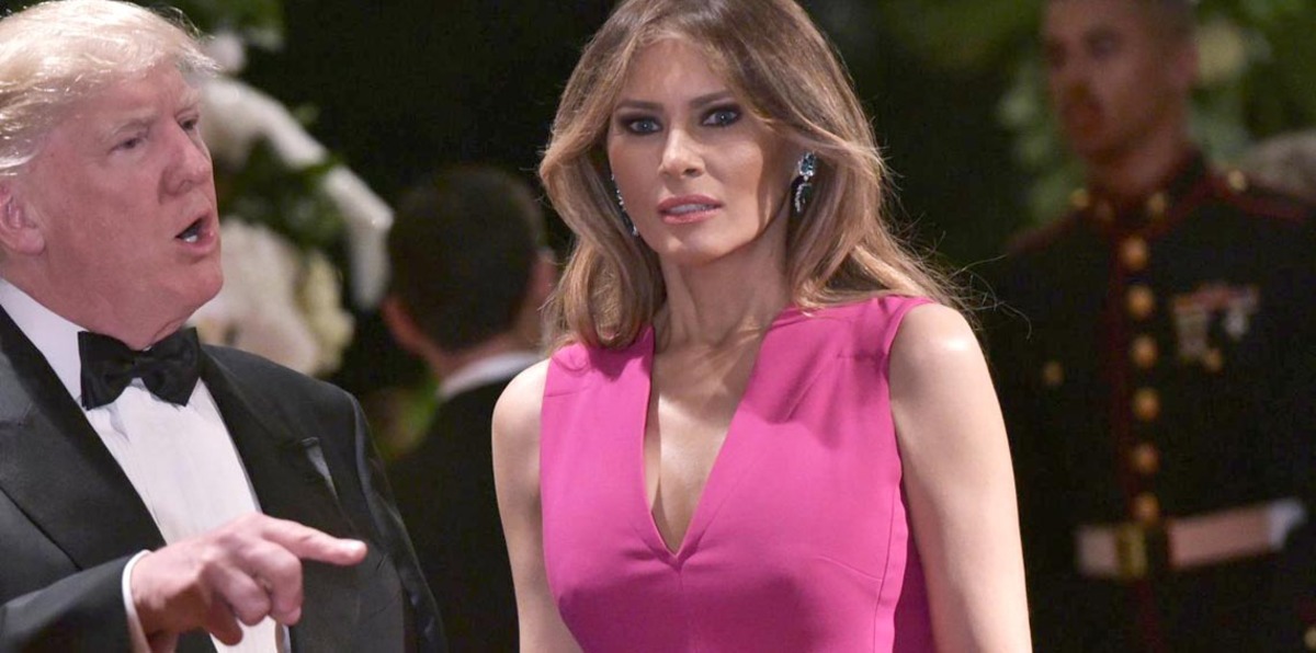 ميلانيا ترامب تثير الجدل بسبب "بقعة" على بطاقة تهنئة ترامب بعيد ميلاده