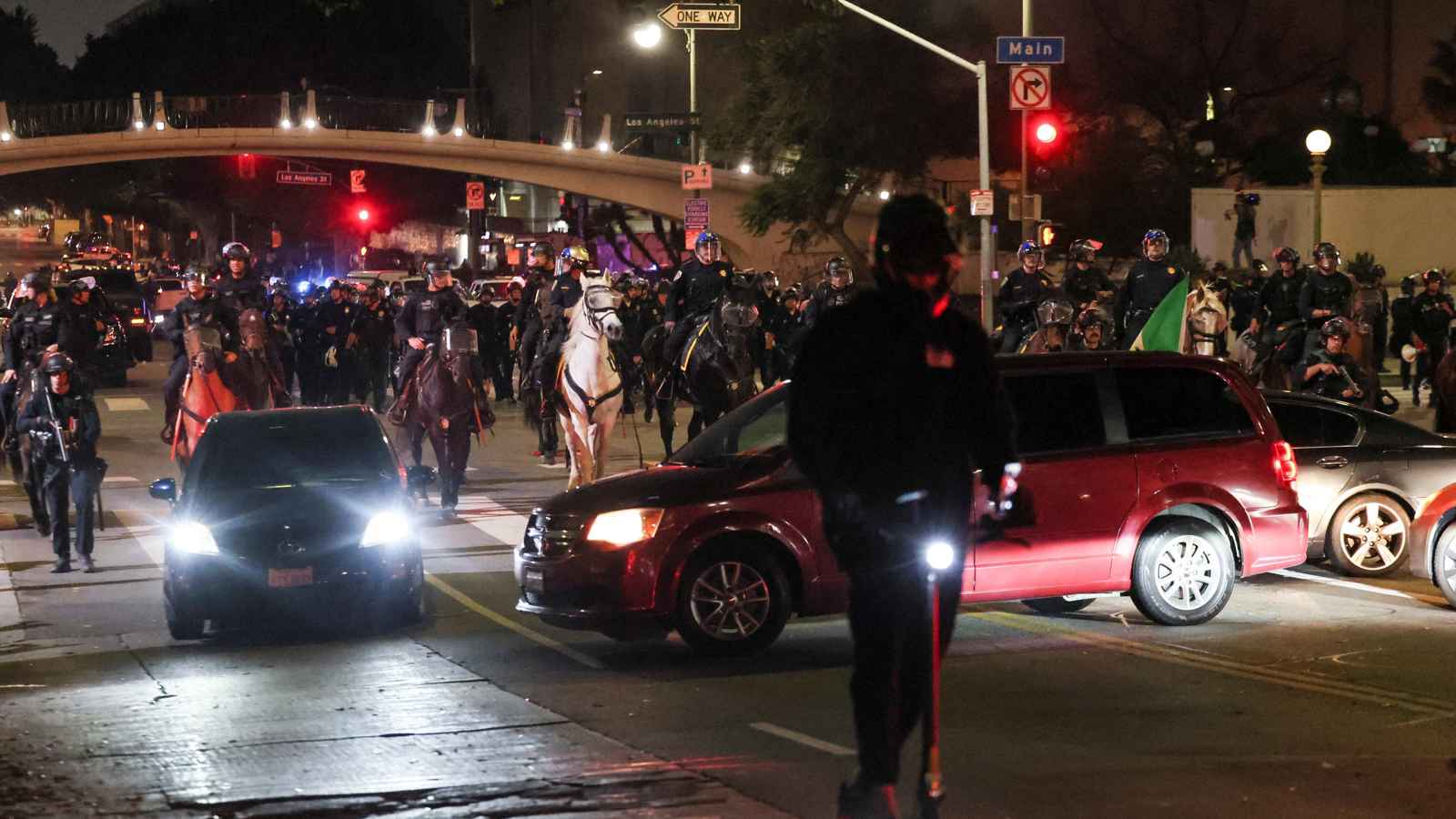 عدد القوات الأمريكية المنتشرة بلوس أنجلوس يفوق الموجودة في العراق وسوريا