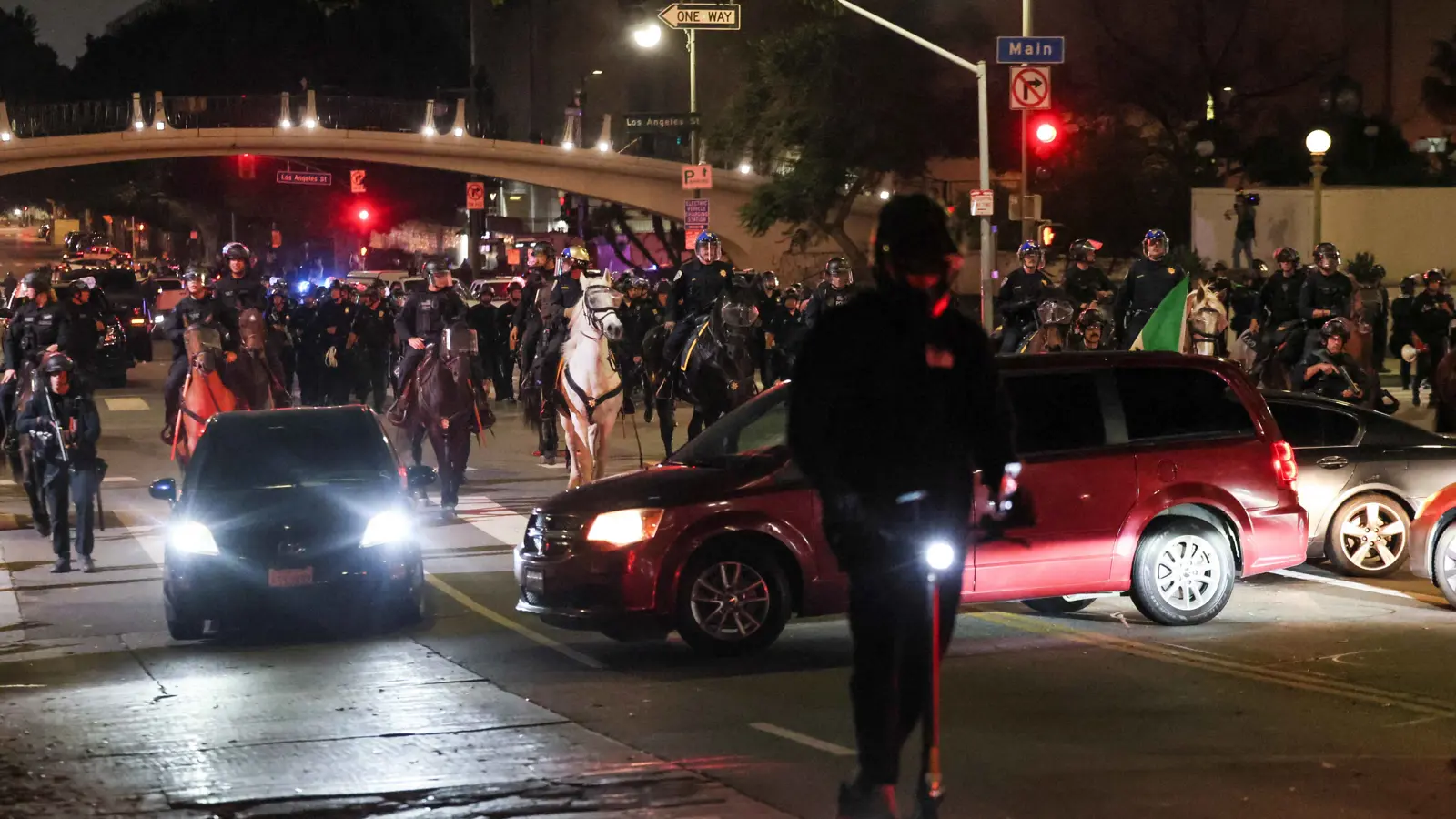 عدد القوات الأمريكية المنتشرة بلوس أنجلوس يفوق الموجودة في العراق وسوريا